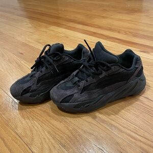 Yeezy boost 700 v2